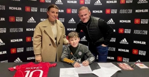 Wayne Rooney&rsquo;s son signs for Manchester United