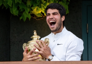 Carlos Alcaraz defeats Novak Djokovic in five-set epic to win maiden Wimbledon title