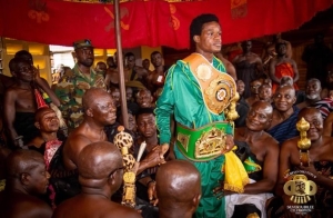 Stanley Nyantakyi Presents National Featherweight Belt To Asantehene Otumfuo Osei Tutu II