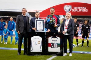 Cristiano Ronaldo awarded by the Guinness World Record
