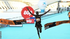 Kibiwott Kandie smashes half marathon world record in Valencia