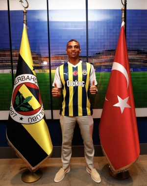 Alexander Djiku joins Fenerbah&ccedil;e