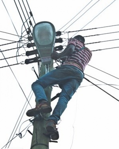 RE: Man Dies While Fixing Party Flag On A Light Pole