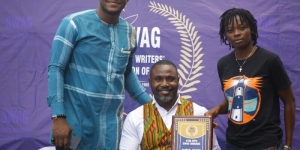 Botsyo Nkegbe receives Ghana’s Para Athlete of the year 2019 plaque at 45TH MTN SWAG Awards