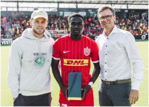 Ernest Nuamah crowns sensational season with Young Player of the Year award in Denmark