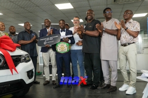 Renault Ghana - Premium Motors presents vehicles to professional boxing league winners