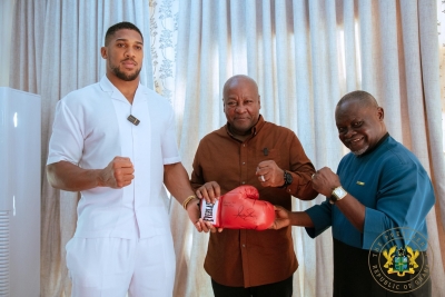 Anthony Joshua enjoys Ghana
