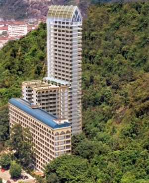 Pel&eacute; buried on 9th floor of Santos cemetery so he can &rsquo;see&rsquo; the football pitch that made him legendary