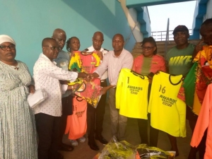 Awards Centre Ghana donates sets of jerseys and socks to the Handball Association of Ghana