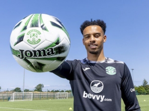 Joseph Wollacott completes transfer to Scottish Premiership club Hibernian