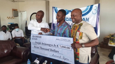 Asamoah Gyan Foundation donates $7,000 to Joseph Awinongya Jr.